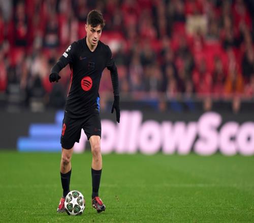 詹姆斯关键得分助湖人取胜